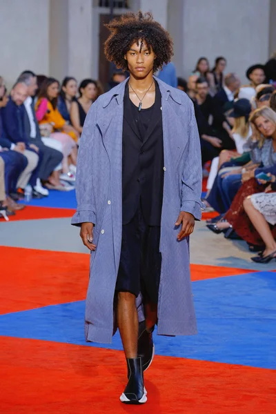 Look 15